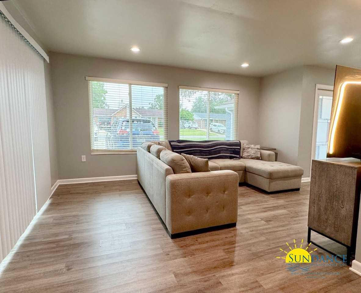 911 Rue De La Savoie - Photo 5 of 19