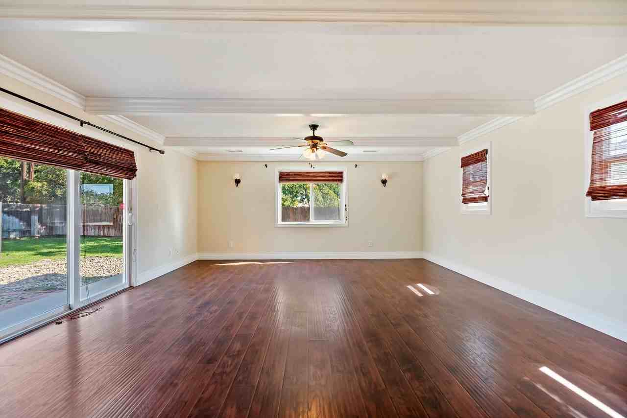 4570 Emerson St - Photo 5 of 43