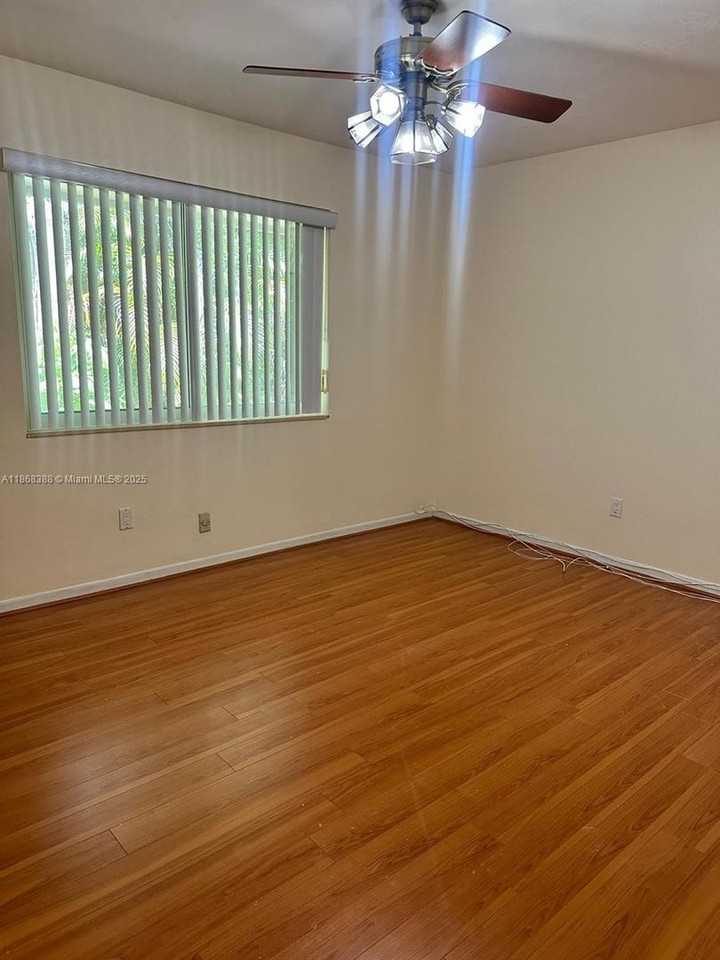 9480 Southwest 99th Street - Photo 7 of 10