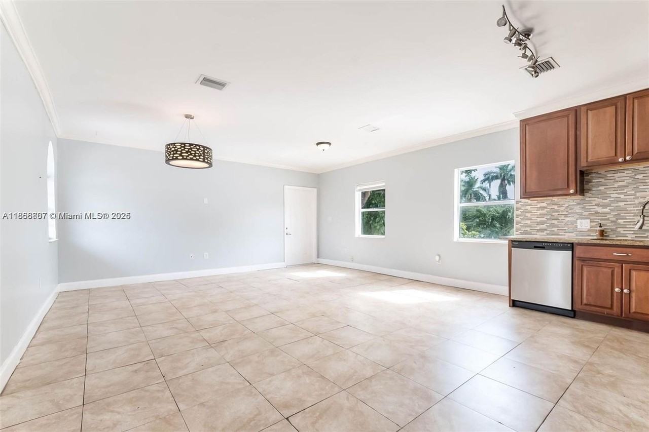 1695 Sw 11th St - Photo 2 of 13