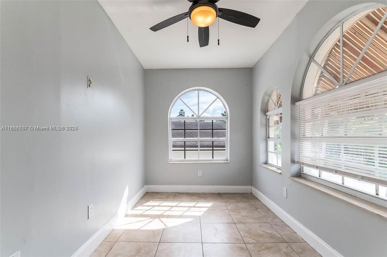 1695 Sw 11th St - Photo 4 of 13