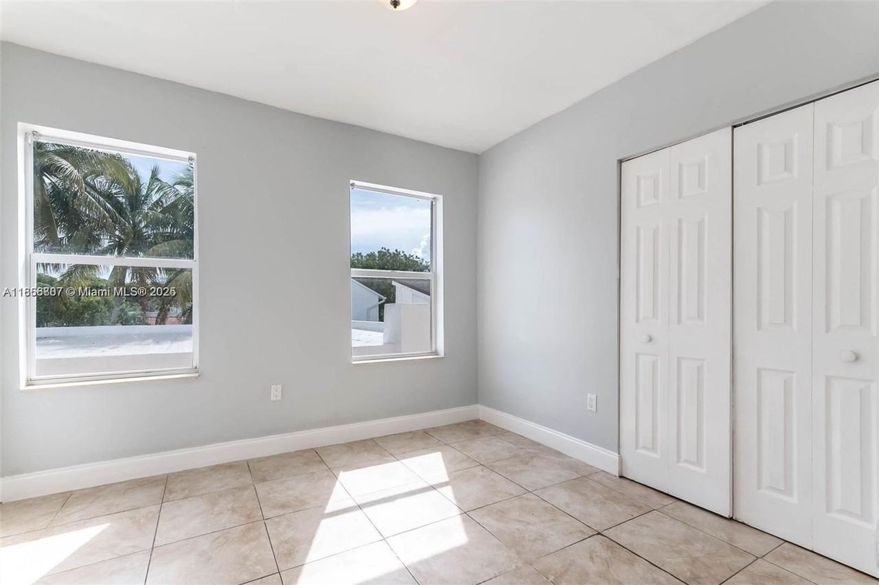 1695 Sw 11th St - Photo 7 of 13