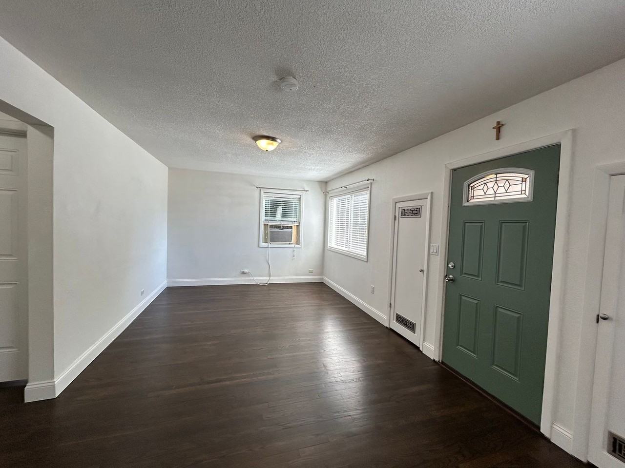 1923 Alma Dr - Photo 3 of 15