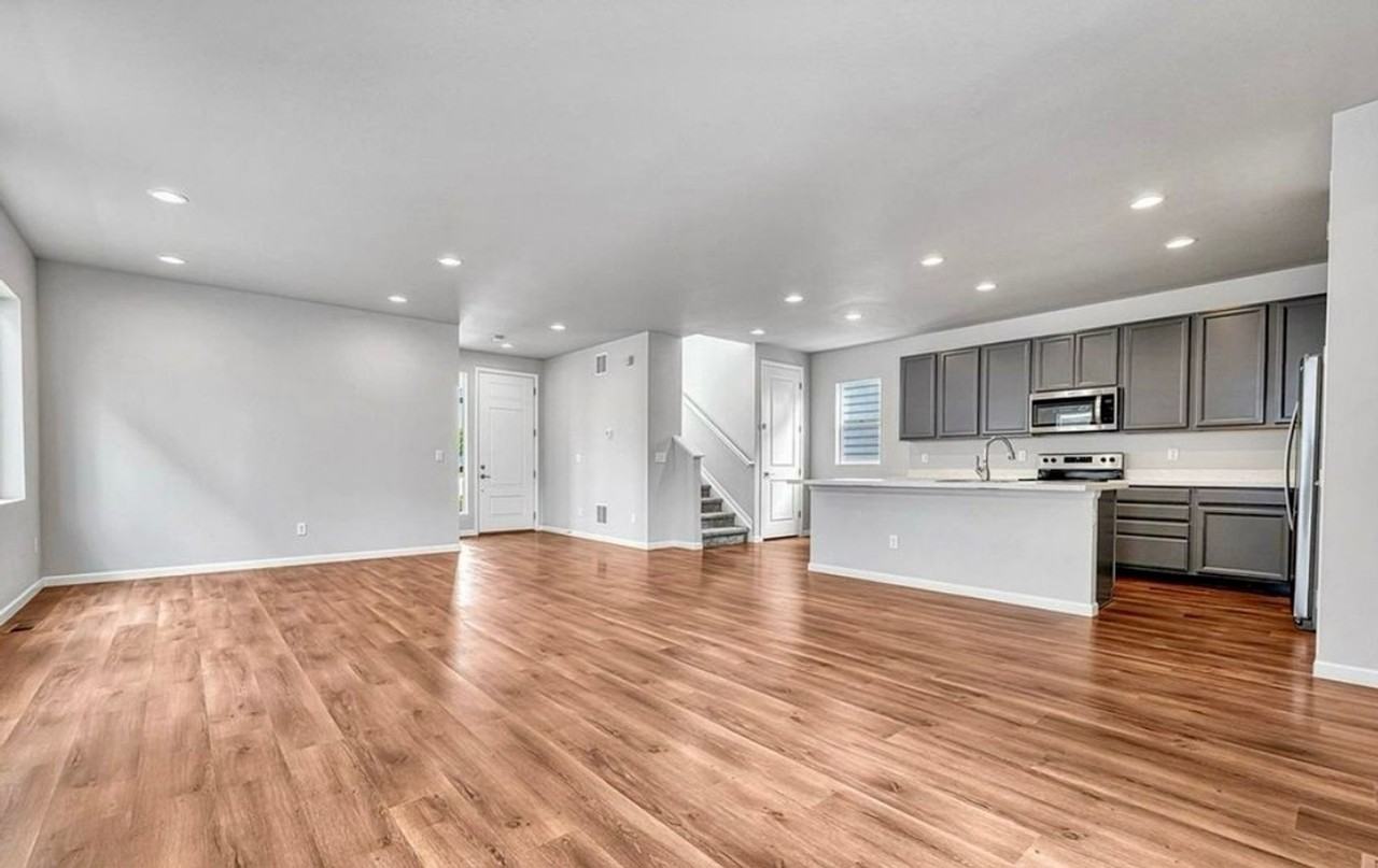 8911 Eagle River St - Photo 2 of 22