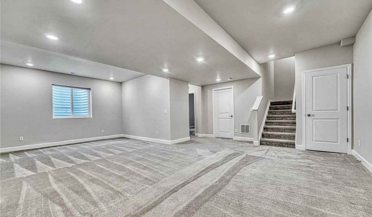 8911 Eagle River St - Photo 6 of 22