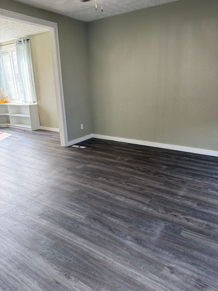 206 8th Ave Sw - Photo 2 of 16