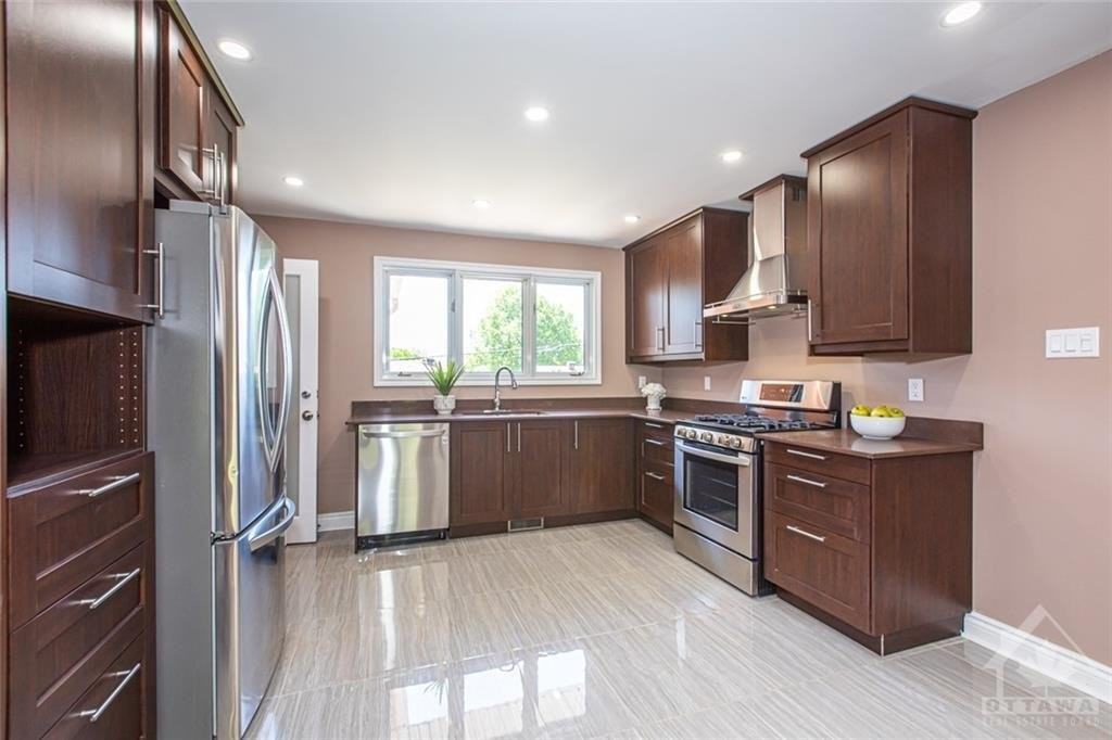 2674 Clarenda St - Photo 2 of 14