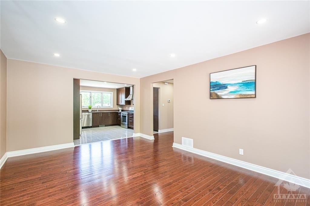 2674 Clarenda St - Photo 3 of 14