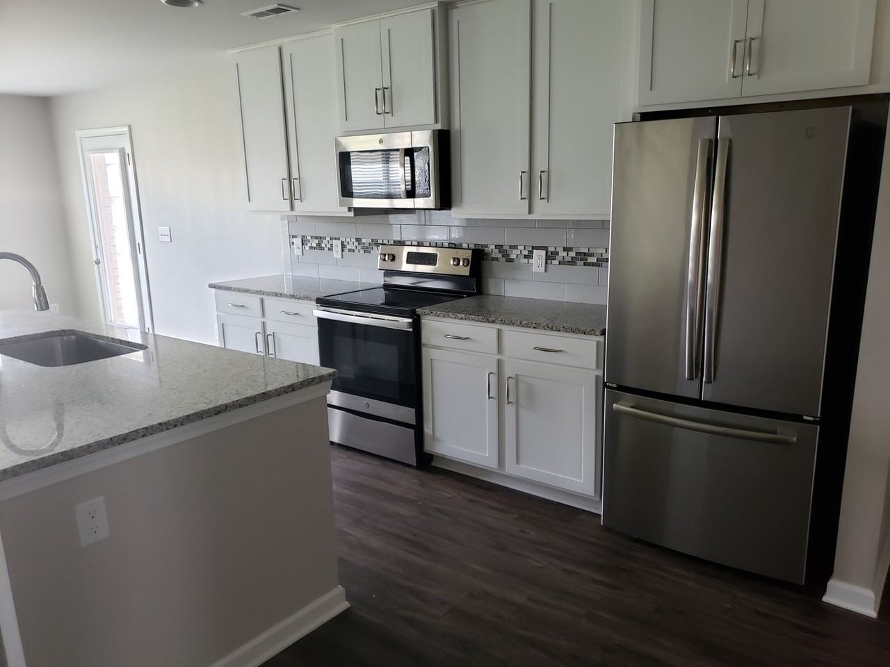 217 Hydra Cir - Photo 3 of 22