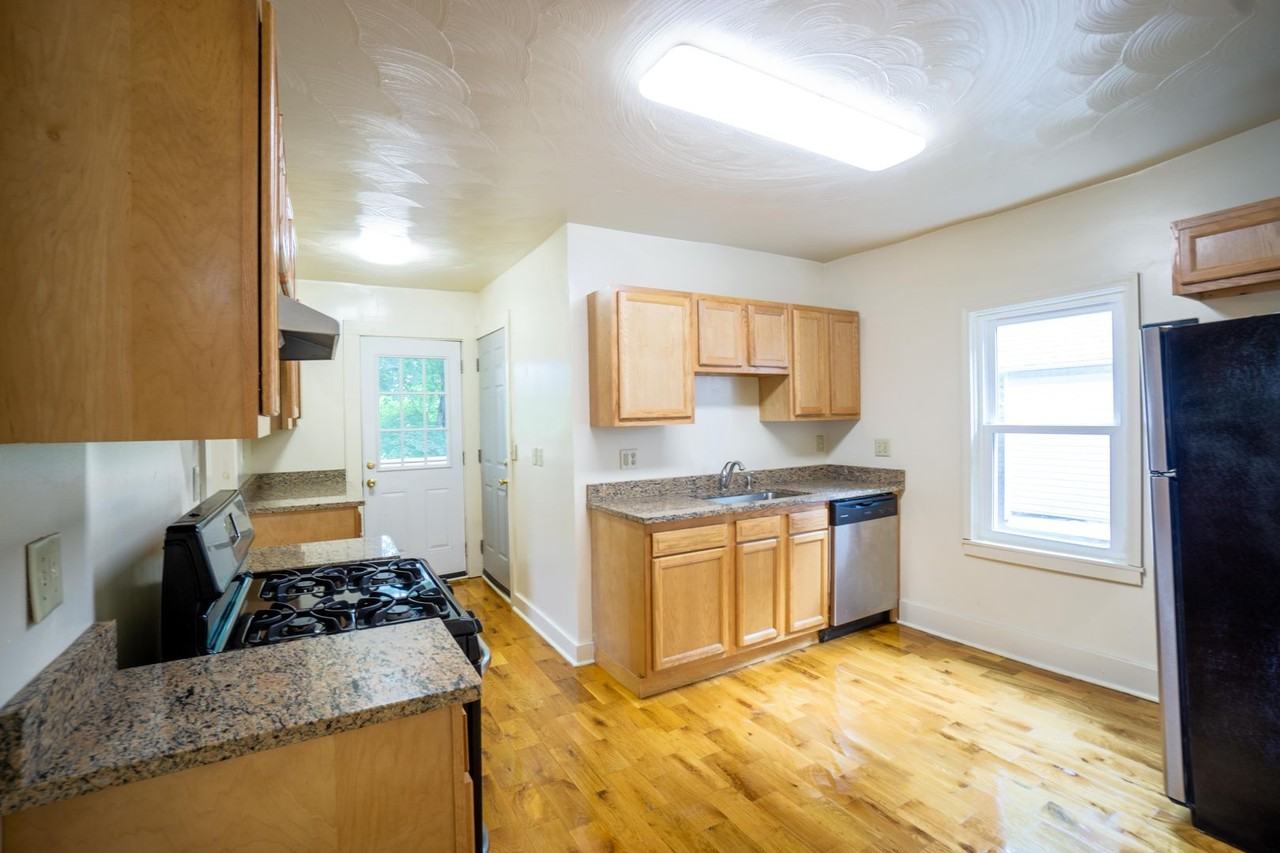 107 Bristol Pl - Photo 2 of 23
