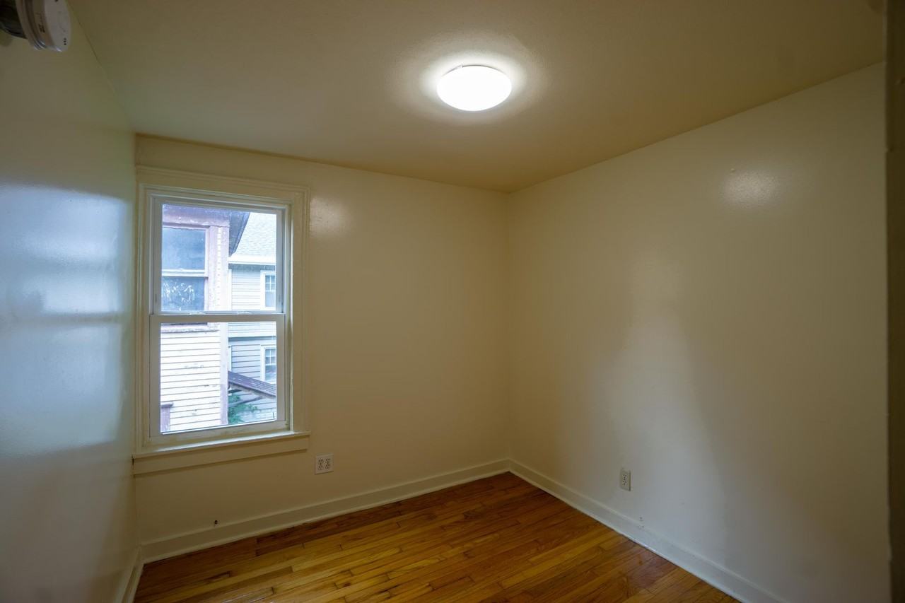 107 Bristol Pl - Photo 3 of 23