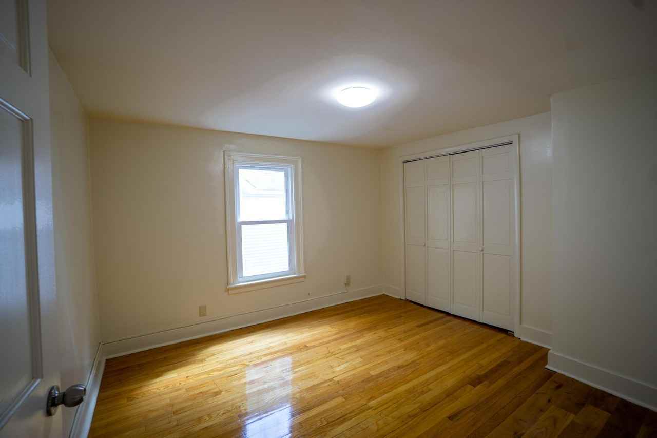 107 Bristol Pl - Photo 4 of 23