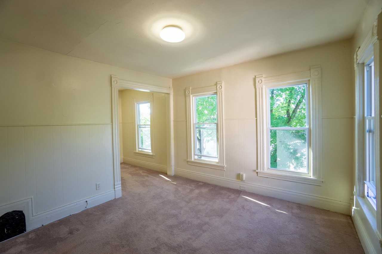 129 Dell Street - Photo 2 of 16