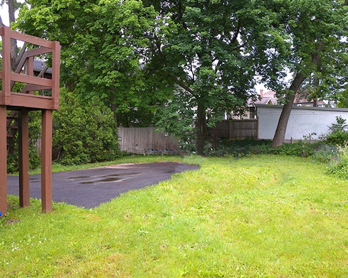 209 Harvard Pl - Photo 3 of 24