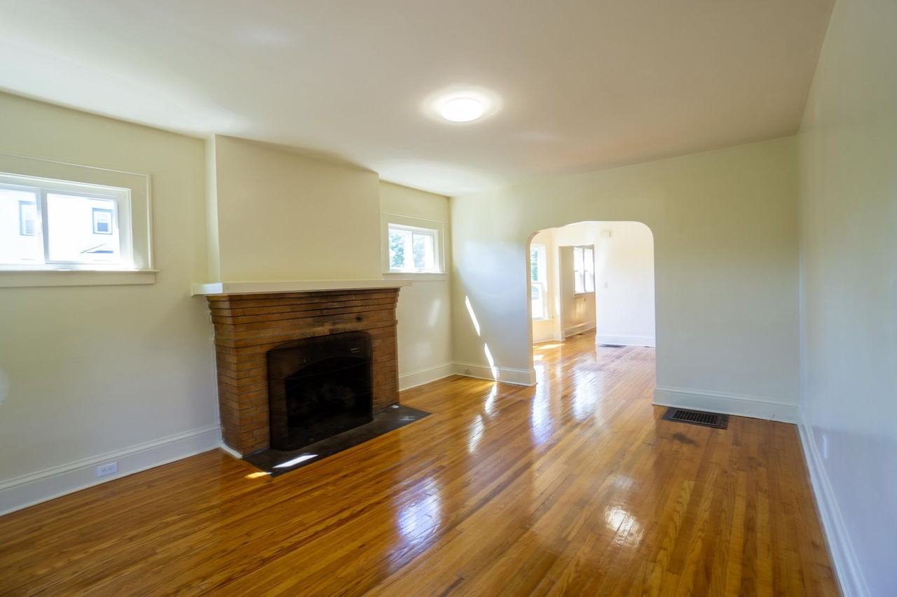 262 Roosevelt Ave - Photo 4 of 19