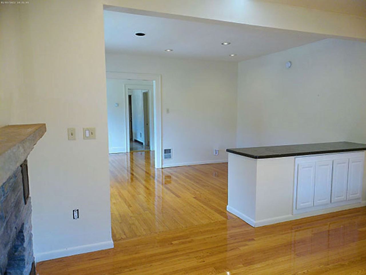 401 Roosevelt Ave - Photo 6 of 15