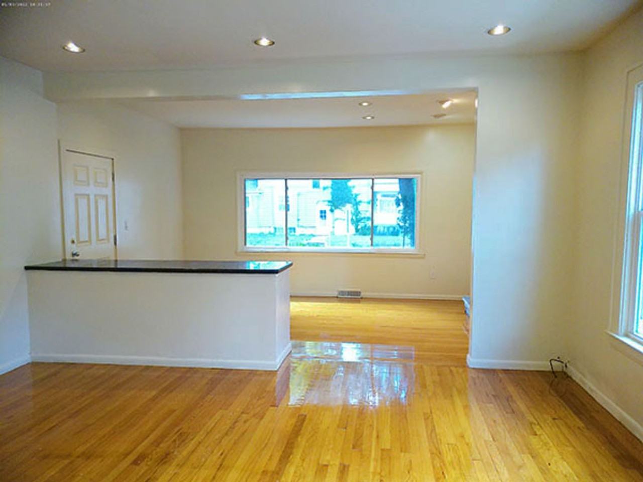 401 Roosevelt Ave - Photo 7 of 15