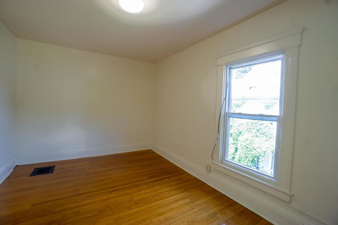 430 Westcott St - Photo 6 of 14