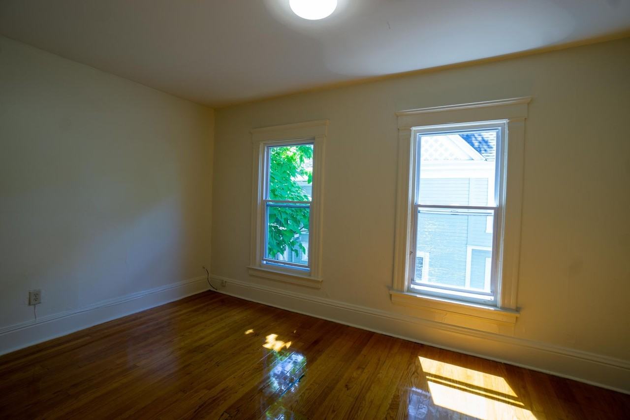 430 Westcott St - Photo 7 of 14