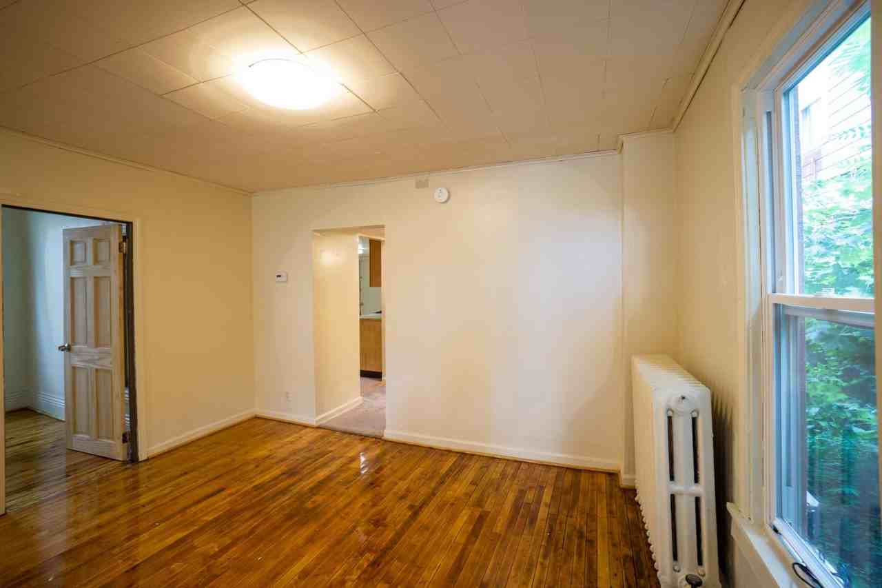 715 S Beech St - Photo 7 of 22