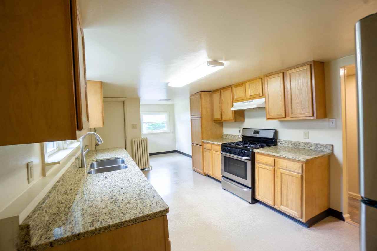 715 S Beech St - Photo 6 of 22