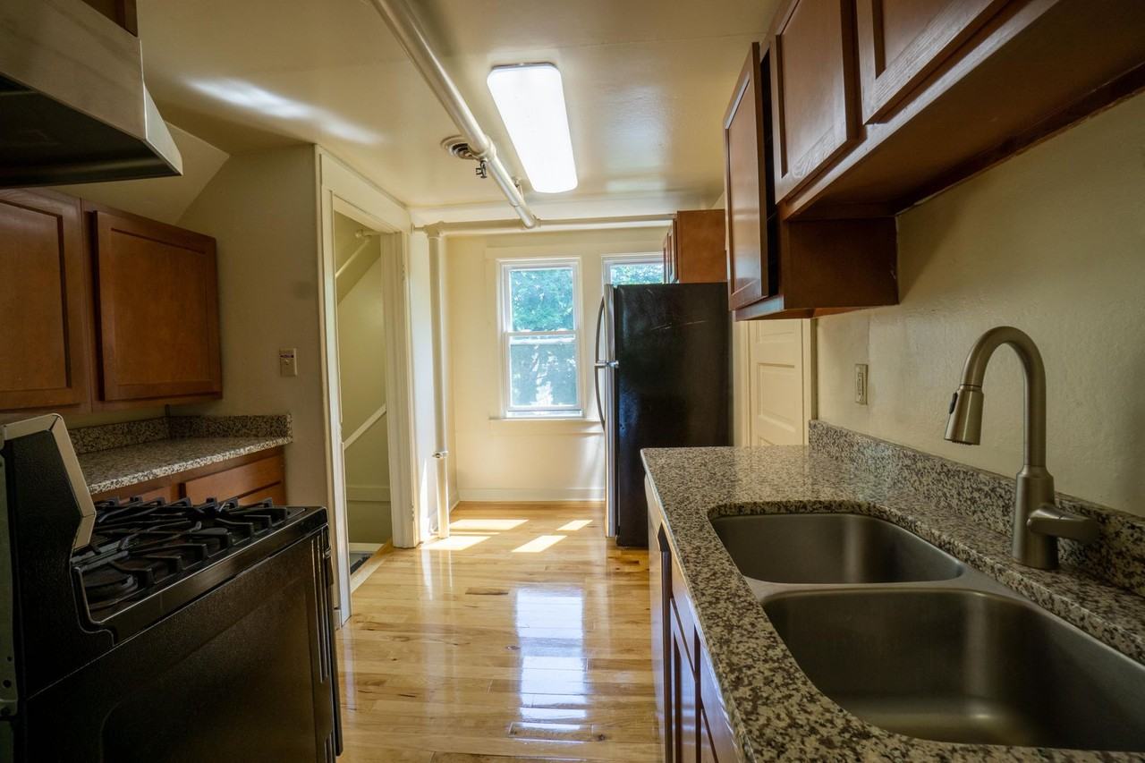 833 Sumner Ave - Photo 4 of 17
