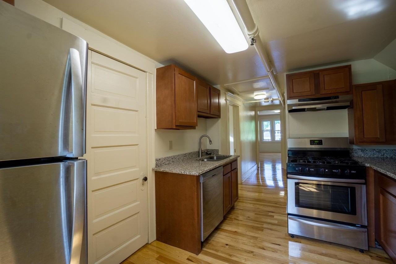 833 Sumner Ave - Photo 5 of 17