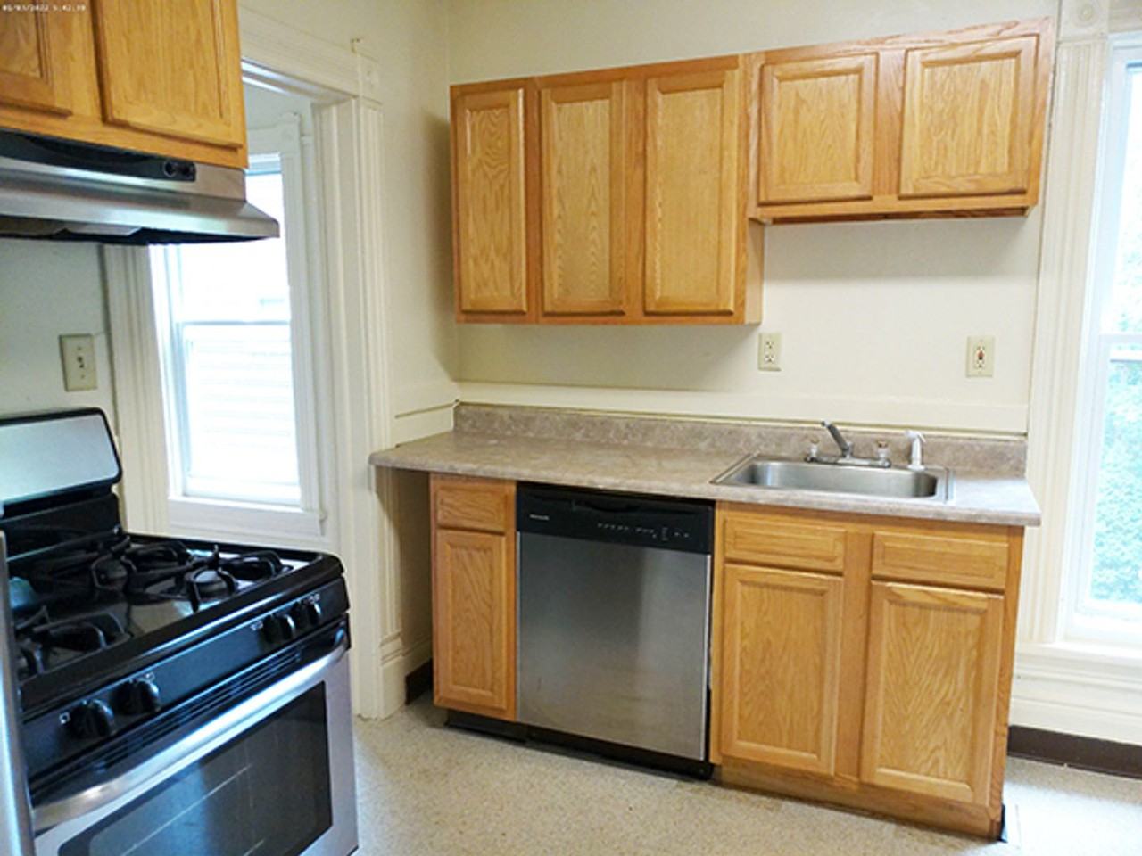 418 Cherry St - Photo 2 of 33