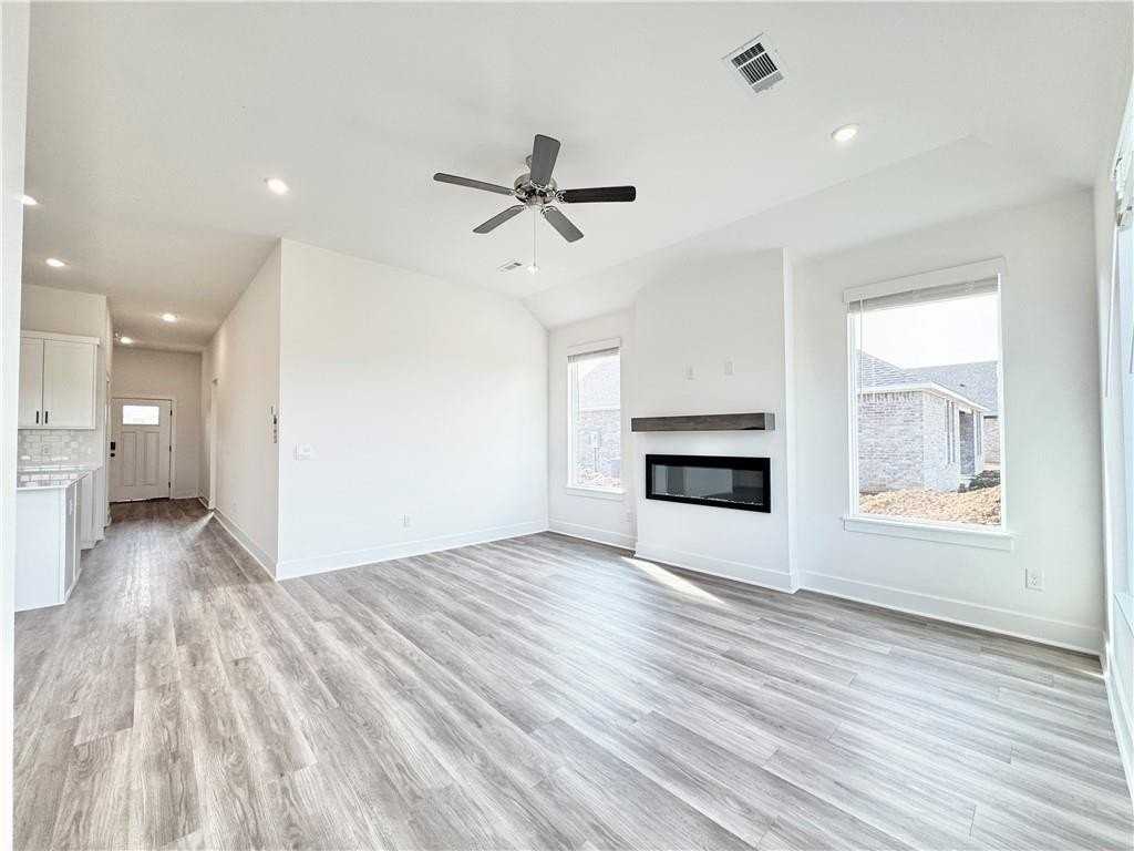 569 W Canada Dr - Photo 4 of 21