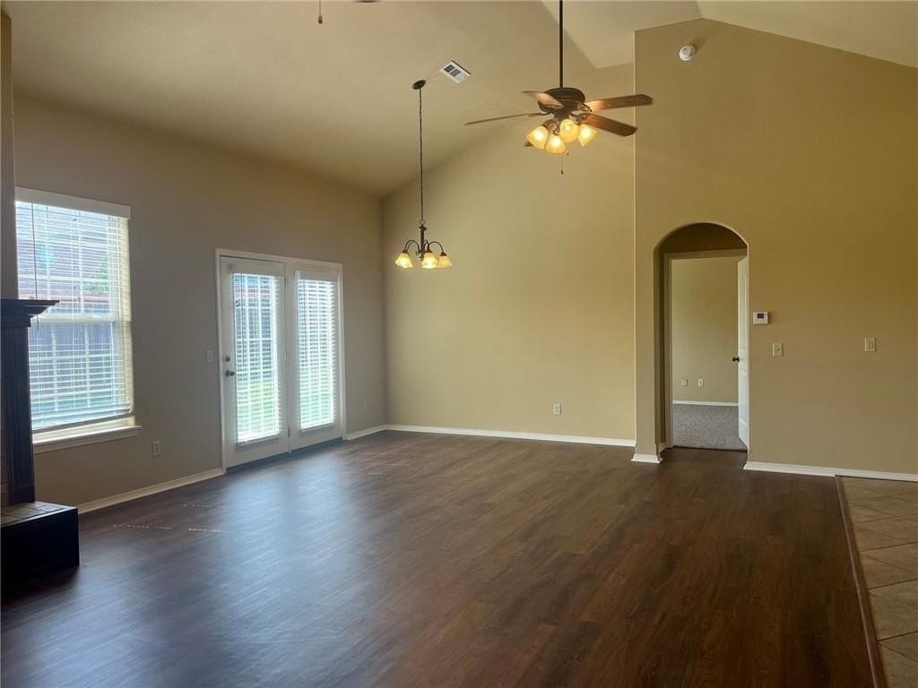 590 Sorrento Dr - Photo 4 of 20