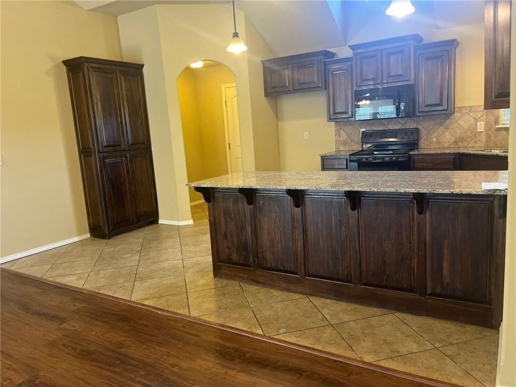 590 Sorrento Dr - Photo 6 of 20