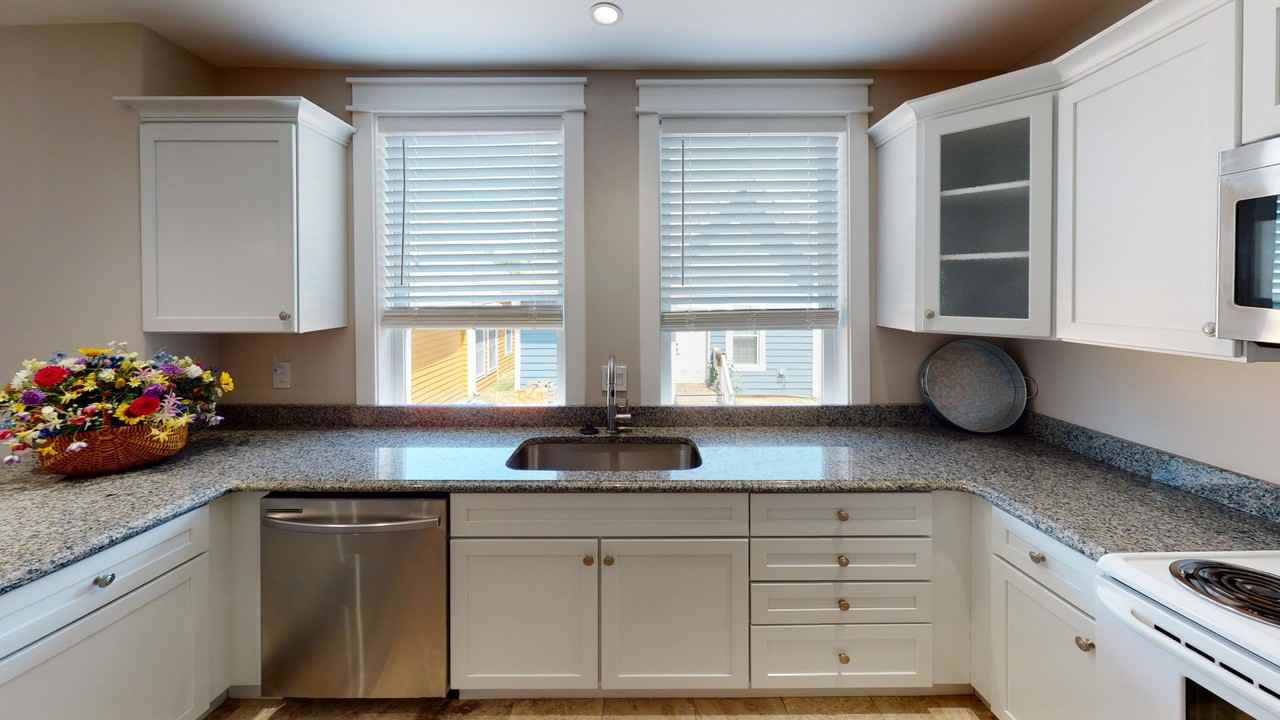 1610 Forest Ave - Photo 2 of 22