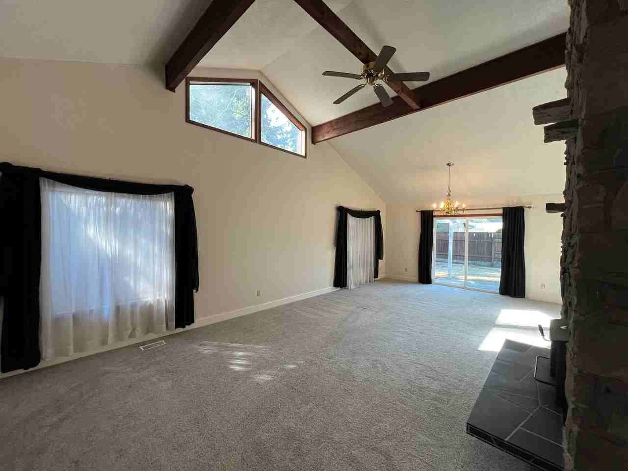 10006 Ne 67th St - Photo 5 of 37