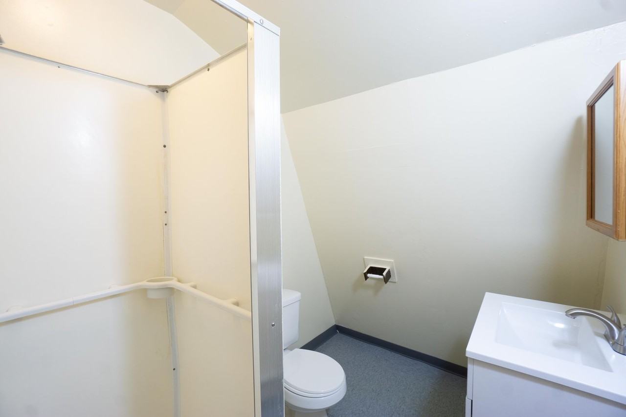 108 Dell St - Photo 5 of 9