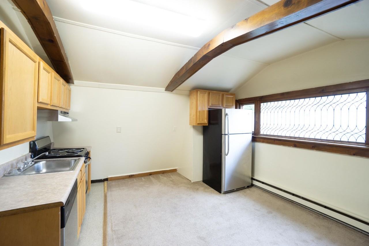 108 Dell St - Photo 6 of 9