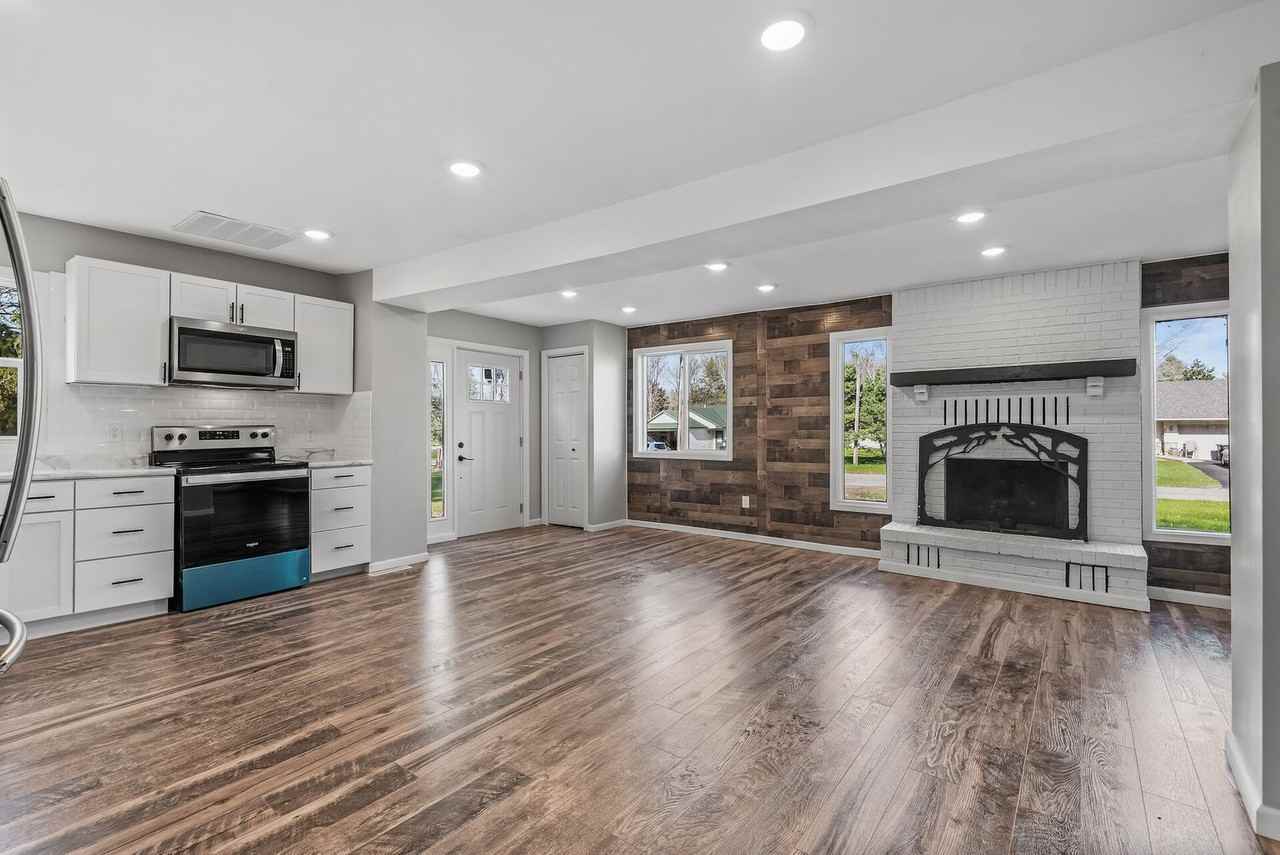 211 11th Ave N - Photo 2 of 23