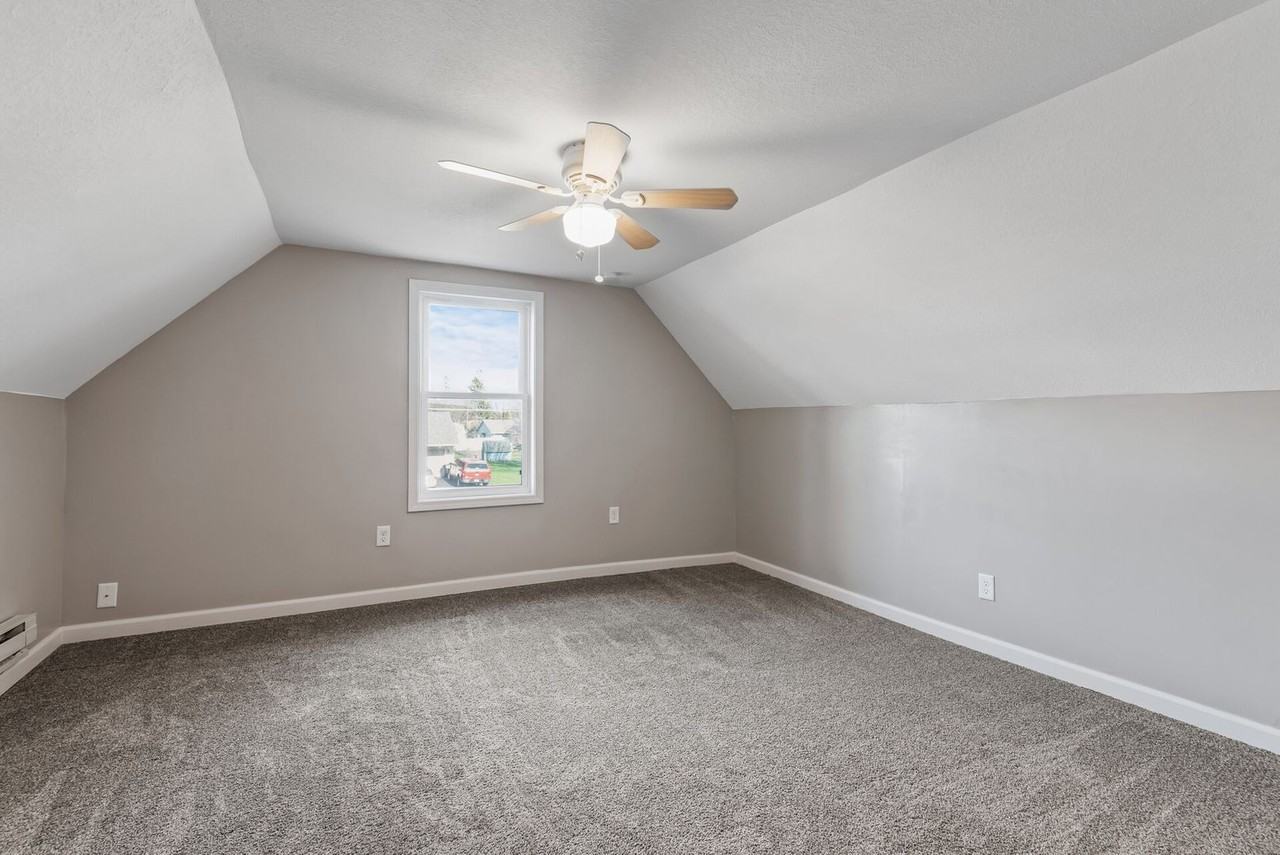 211 11th Ave N - Photo 3 of 23