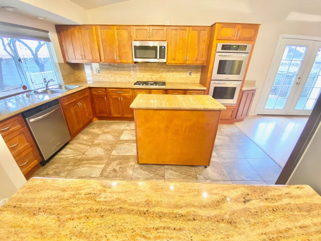 400 Davenport Ln - Photo 3 of 28