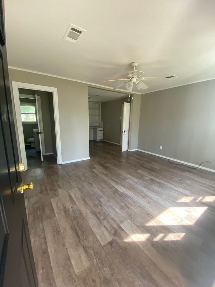 4313 Spradling Ave - Photo 2 of 7