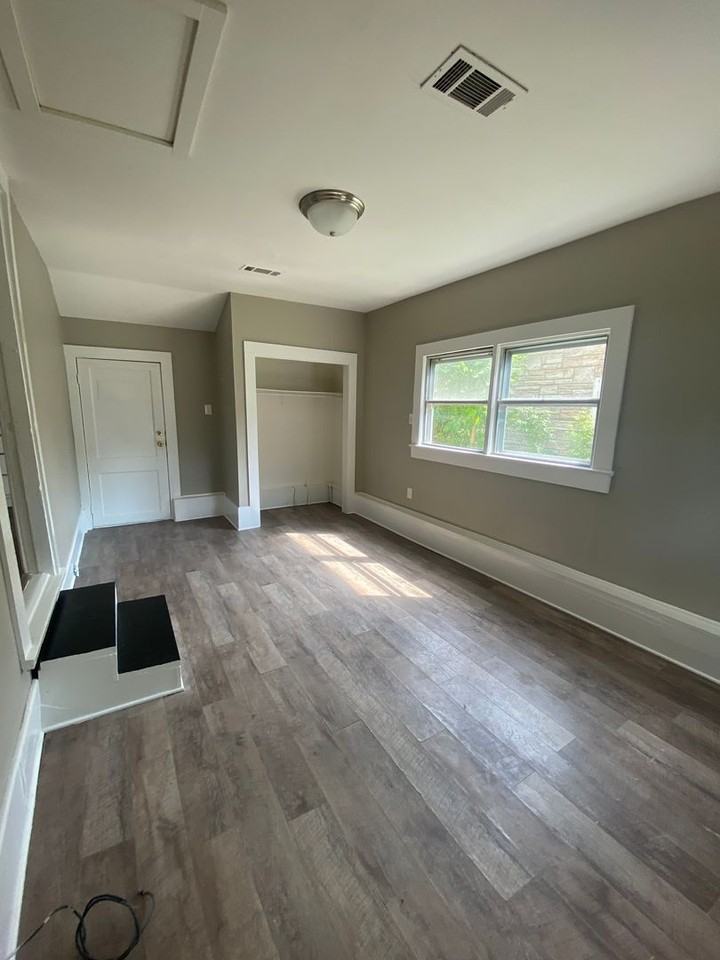 4313 Spradling Ave - Photo 4 of 7