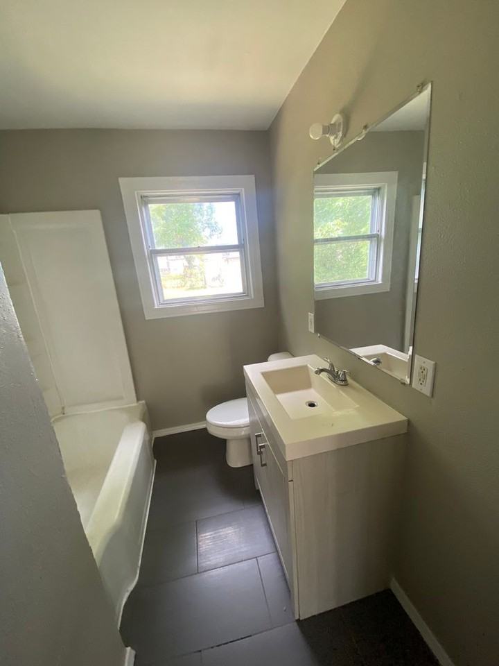 4313 Spradling Ave - Photo 5 of 7