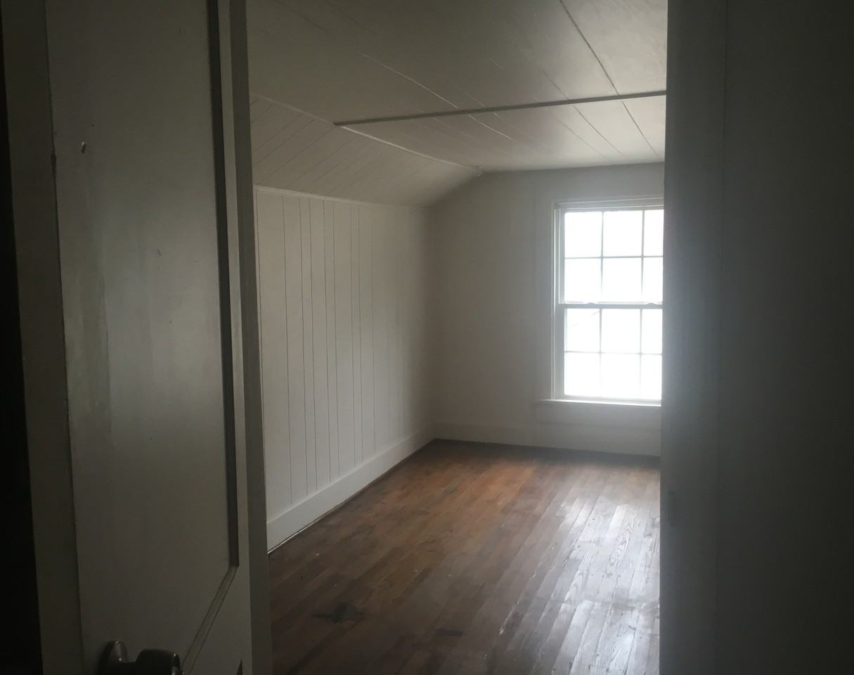 1723 Kissingbower Rd - Photo 2 of 9