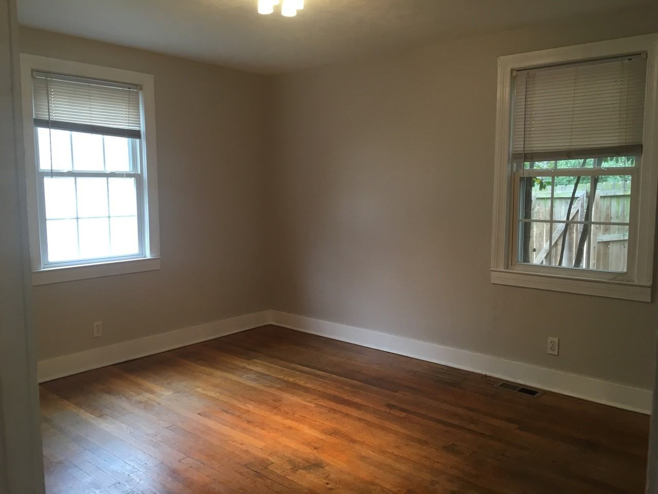 1723 Kissingbower Rd - Photo 4 of 9