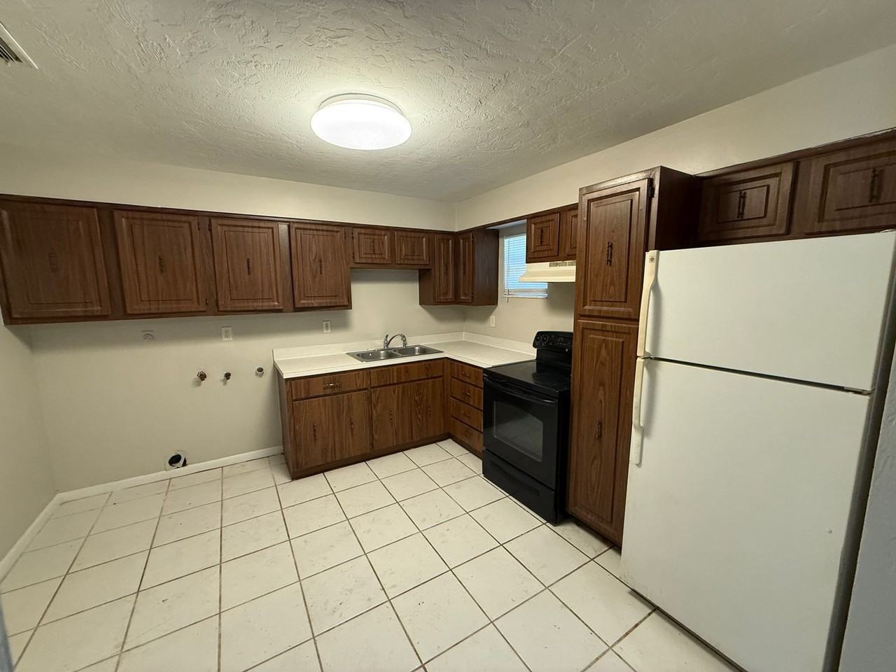 2036 Nw 31st Pl - Photo 2 of 10