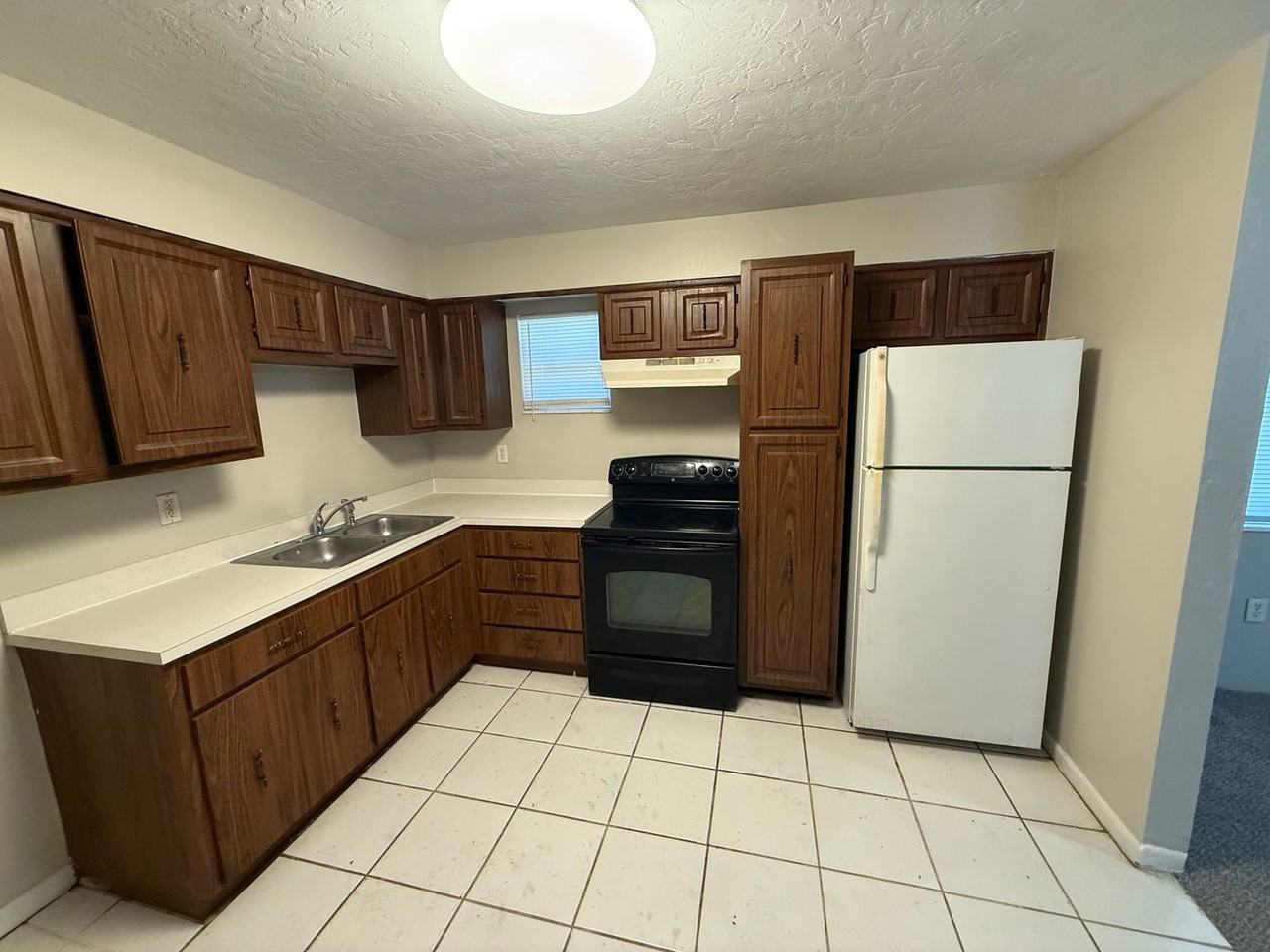2036 Nw 31st Pl - Photo 3 of 10