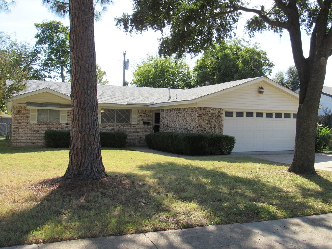 3210 Mccollum St - Photo 2 of 40