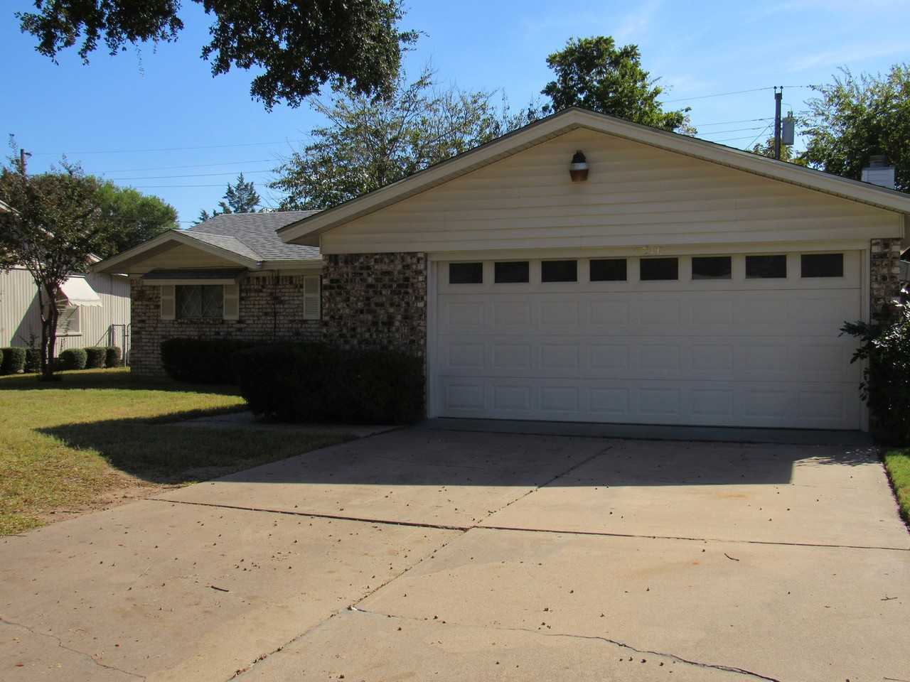 3210 Mccollum St - Photo 3 of 40