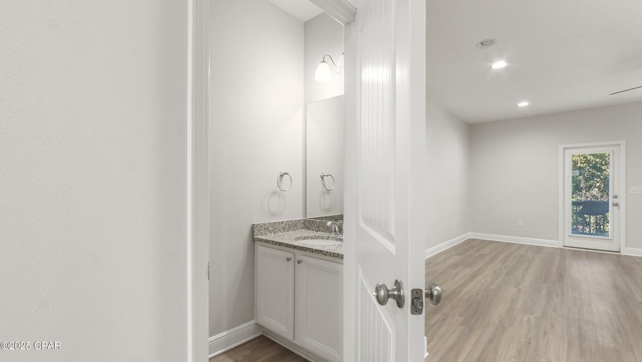 1881 Pointe Dr - Photo 4 of 37