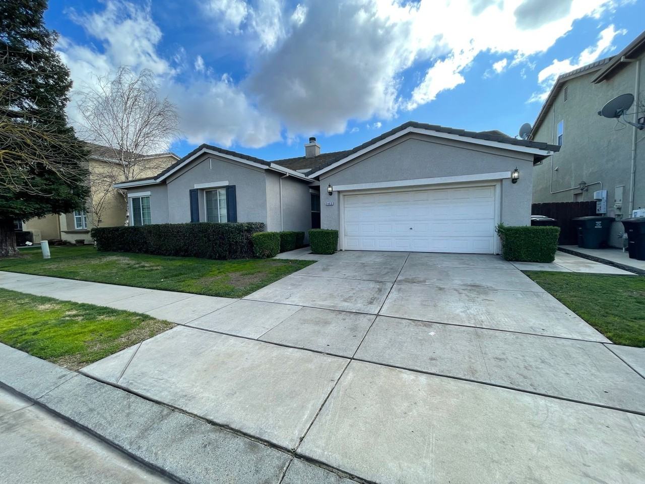 2462 Jessica Cir - Photo 2 of 24