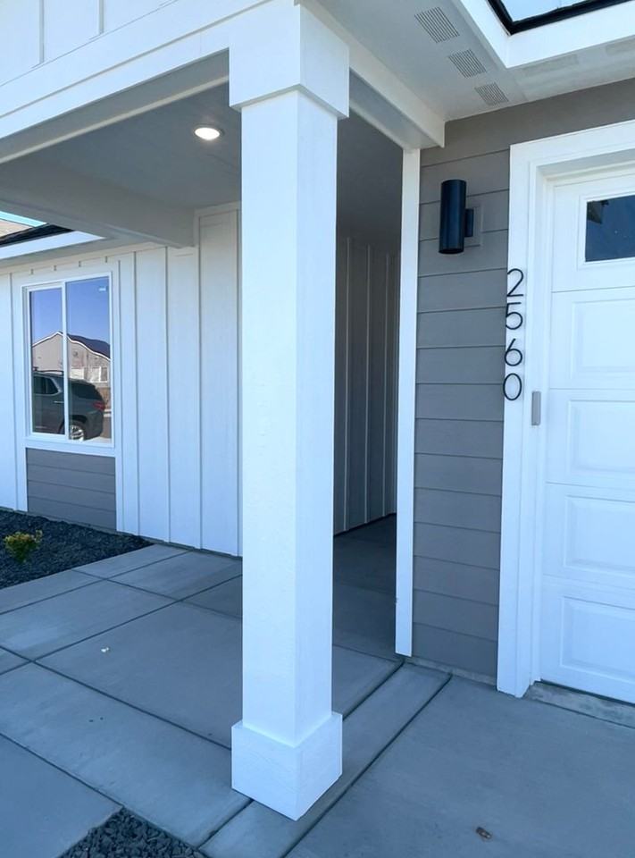 2560 Clark Ridge Dr - Photo 2 of 22